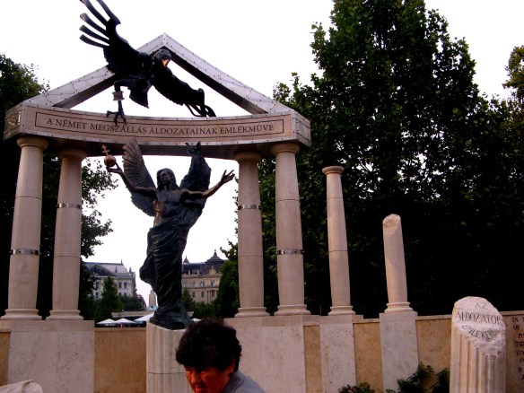 emlékmű2